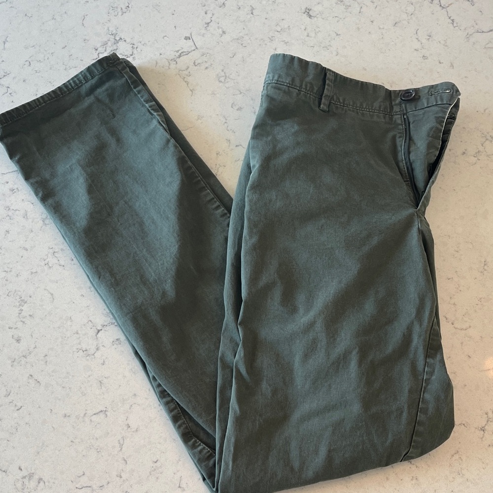Calvin Klein “The Casual Stretch Chino” 32x34